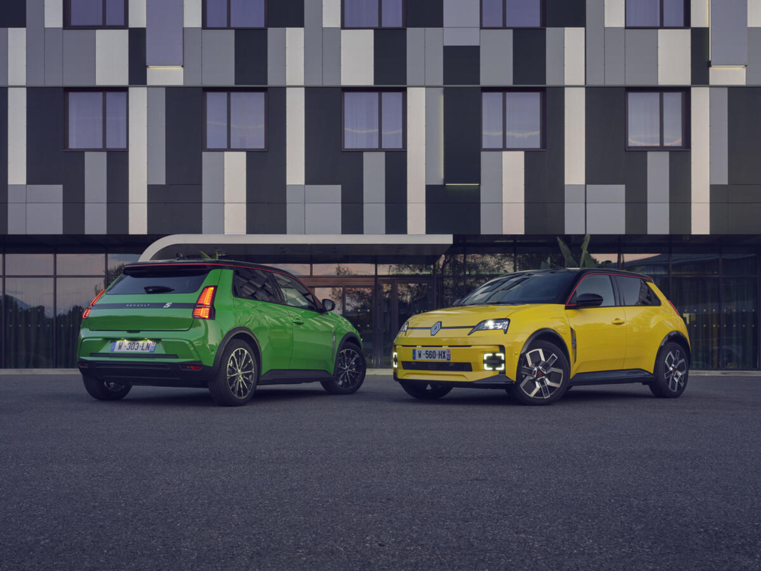 RENAULT 5 E-TECH ELECTRIC (B1316)